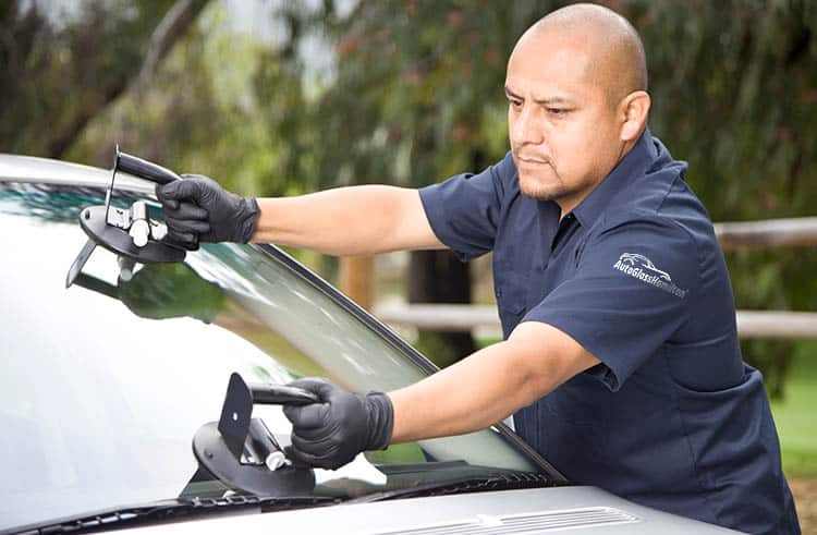mobile windshield replacement in hamilton
